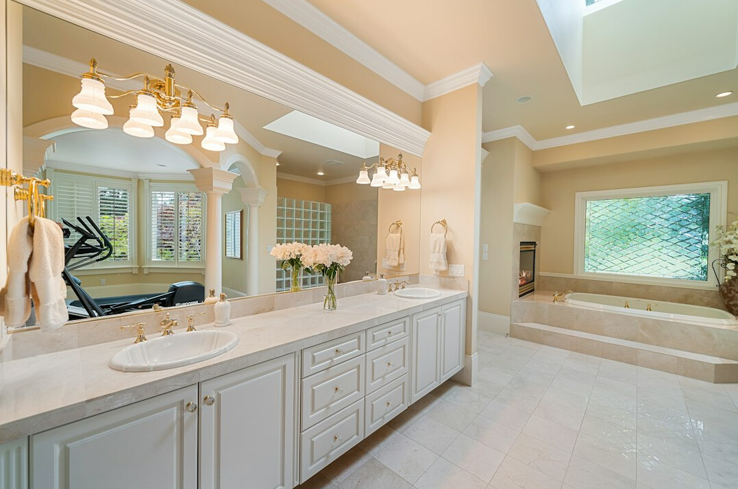 luxury celebrity bathroom